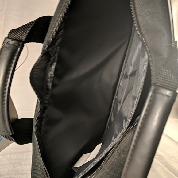 HP Essential Messenger 15.6" Notebook Laptop Case Bag (fits up to 15.6") - Picture 7 of 10